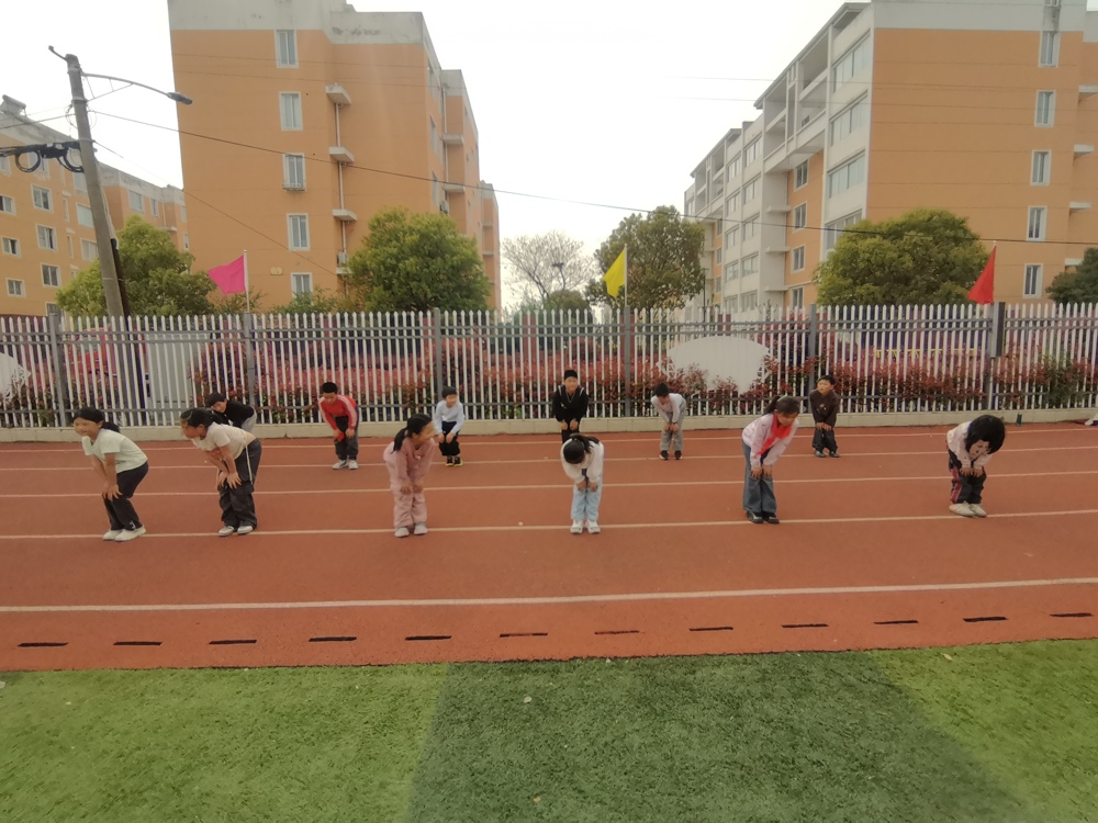 “科学指导，高效训练”——大公镇古贲小学体育组开展仰卧起坐教学专题研讨活动