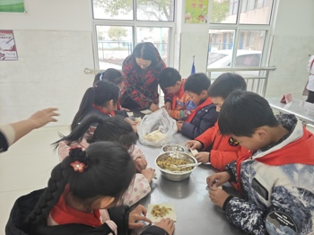 巧手包饺子 双减乐成长——大公镇古贲小学开展劳动实践活动